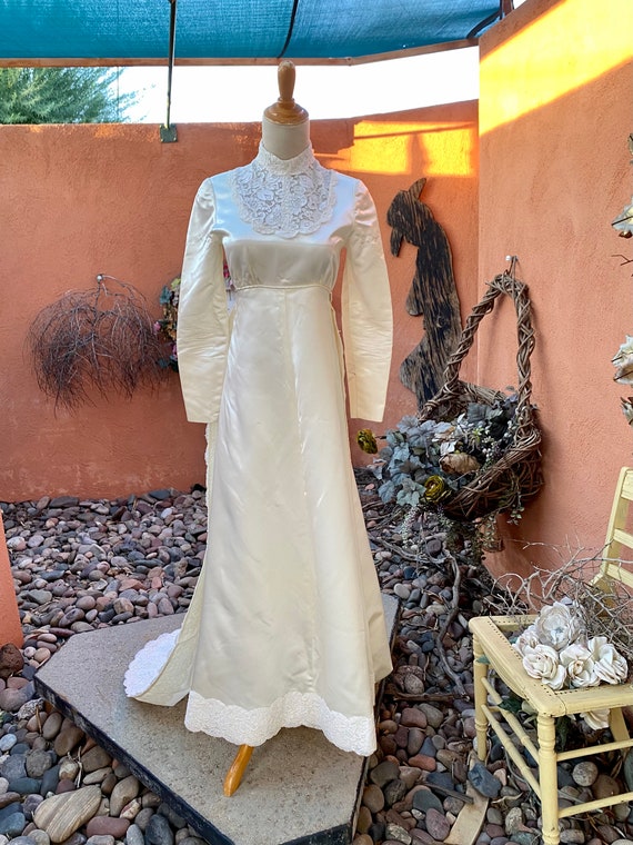 1960s Vintage Ivory Satin n Lace Empire Waist Wed… - image 2