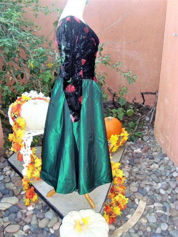 1980s Black Velvet Red Roses Midi Dress Green Taf… - image 4