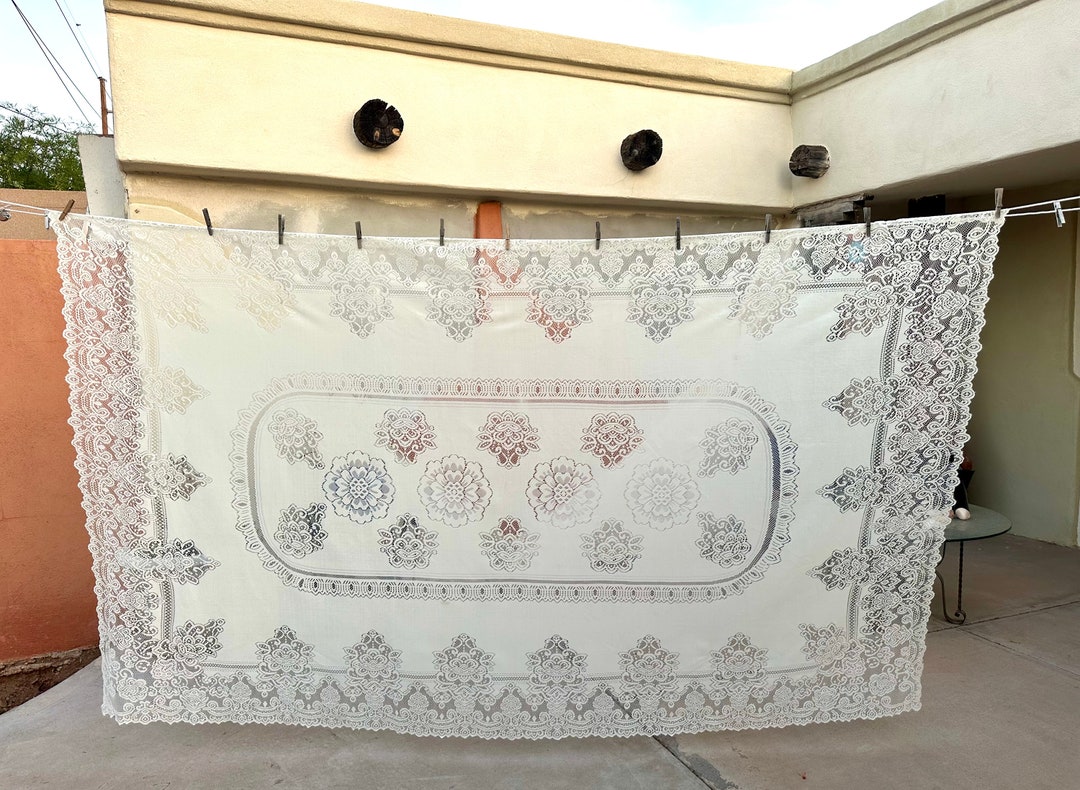 Vintage Ivory Lace Tablecloth Beautiful Centerpiece Sheer Edges Design ...