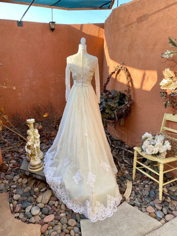 Vintage Victorian Ivory Beige Wedding Gown White Lace - Gem Vintage Victorian Ivory Beige Wedding Gown White Lace - Gem