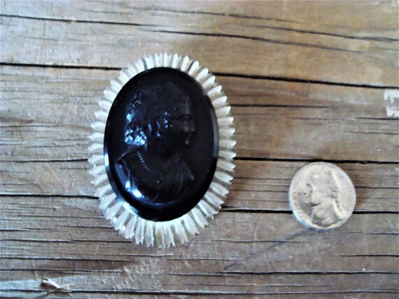 Circa 1940s Large Black Cameo Clear Lucite Brooch… - image 4