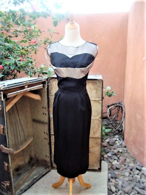 1950s Mid Century Black Sweetheart Illusion Neckli