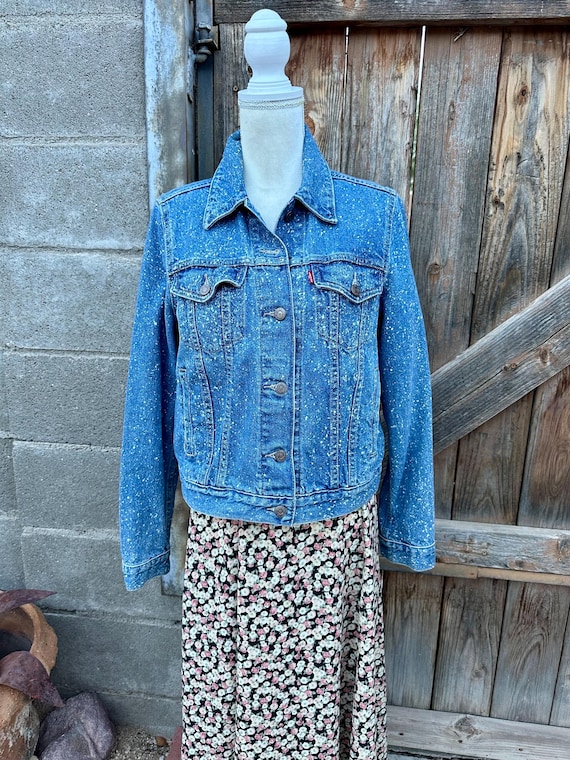 1980s Vintage LEVIS Blue Denim Galactic Print Truckers Jacket Size