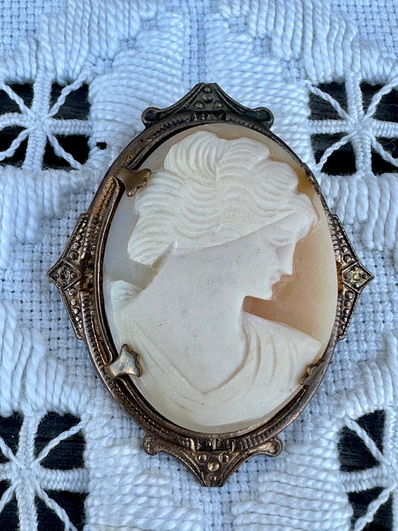 Vintage Art Deco Style Classic Shell Cameo Brooch - image 2