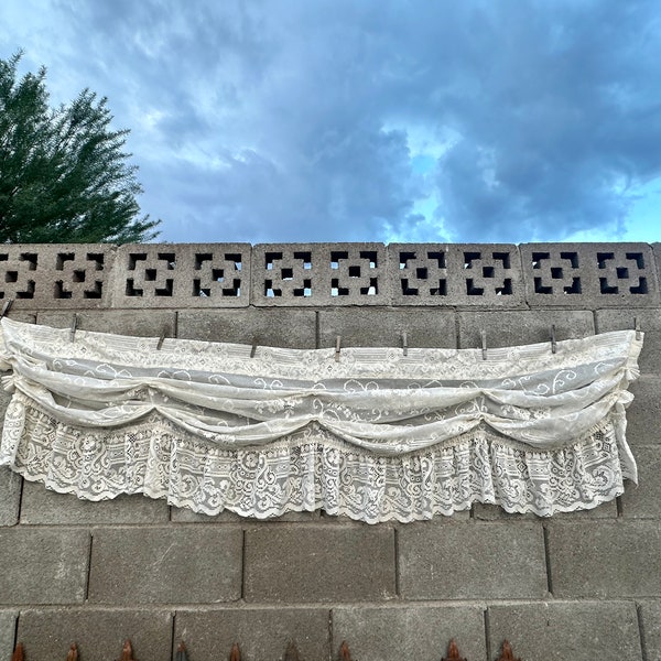 80s Vintage Ivory Lace Soft Dip Valance Ruffled Hem 76" x 21"