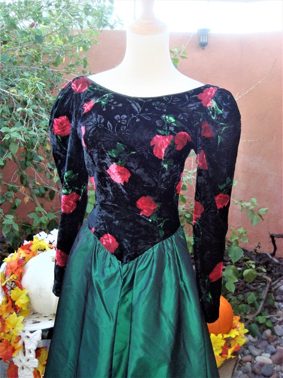 1980s Black Velvet Red Roses Midi Dress Green Taf… - image 3