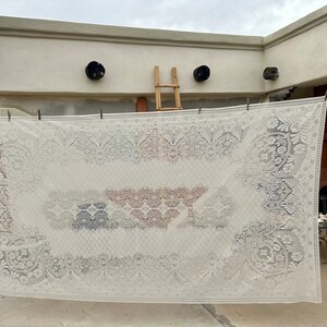 Vintage Light Ivory Floral n Scrolls Lace Centerpiece Design Tablecloth 104&quot; x 57&quot;