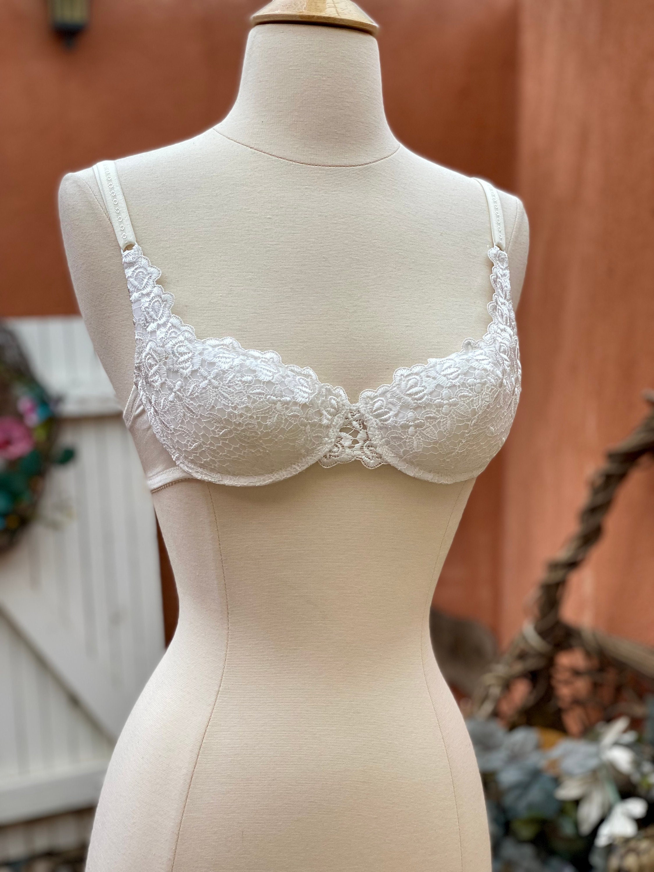 Vintage Victoria's Secret White Lace Miracle Bra NEW OLD STOCK