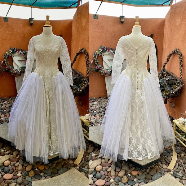 1950s Fit N Flare Wedding Gown White & Ivory Lace and Tulle Size S