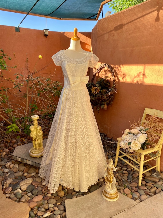 floor length 1950s wedding dresses Vintage Dot Tulle 3/4 Sleeves Illusion Neck Tea-Length Wedding Gown
