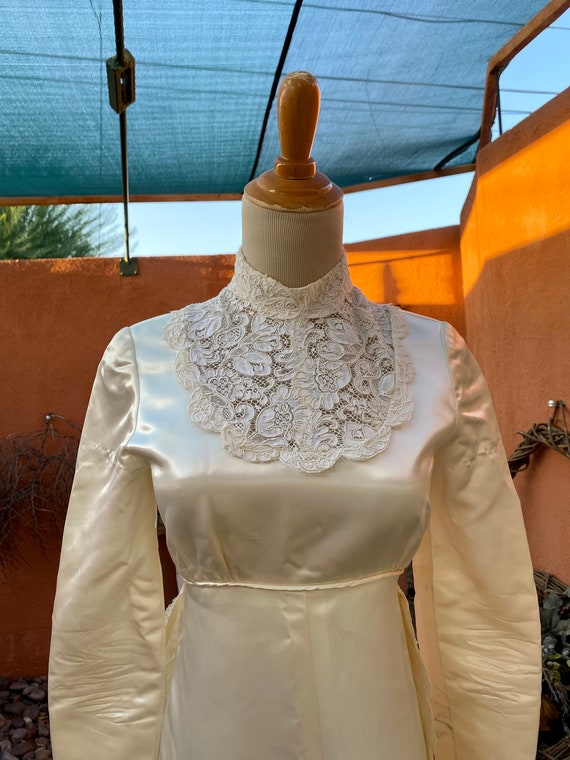 1960s Vintage Ivory Satin n Lace Empire Waist Wed… - image 3