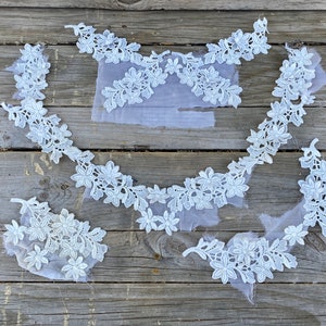 1960s White Daisy Lace Wedding Dress Remnants 4 Large Pieces For Repurpose