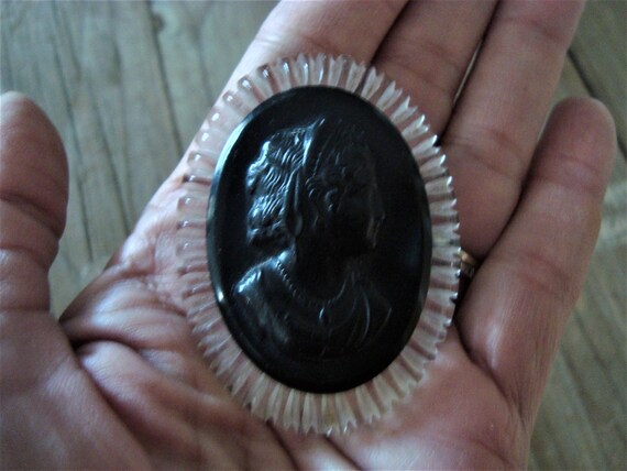 Circa 1940s Large Black Cameo Clear Lucite Brooch… - image 2