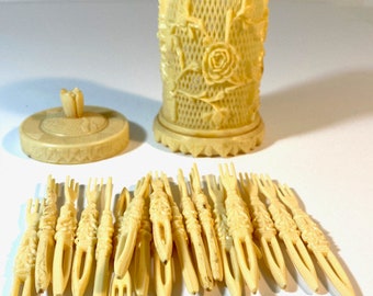 25 x Vintage plastic Tiki forks for hors d/'oeuvre Faux ivory forks in original faux ivory holder container canape