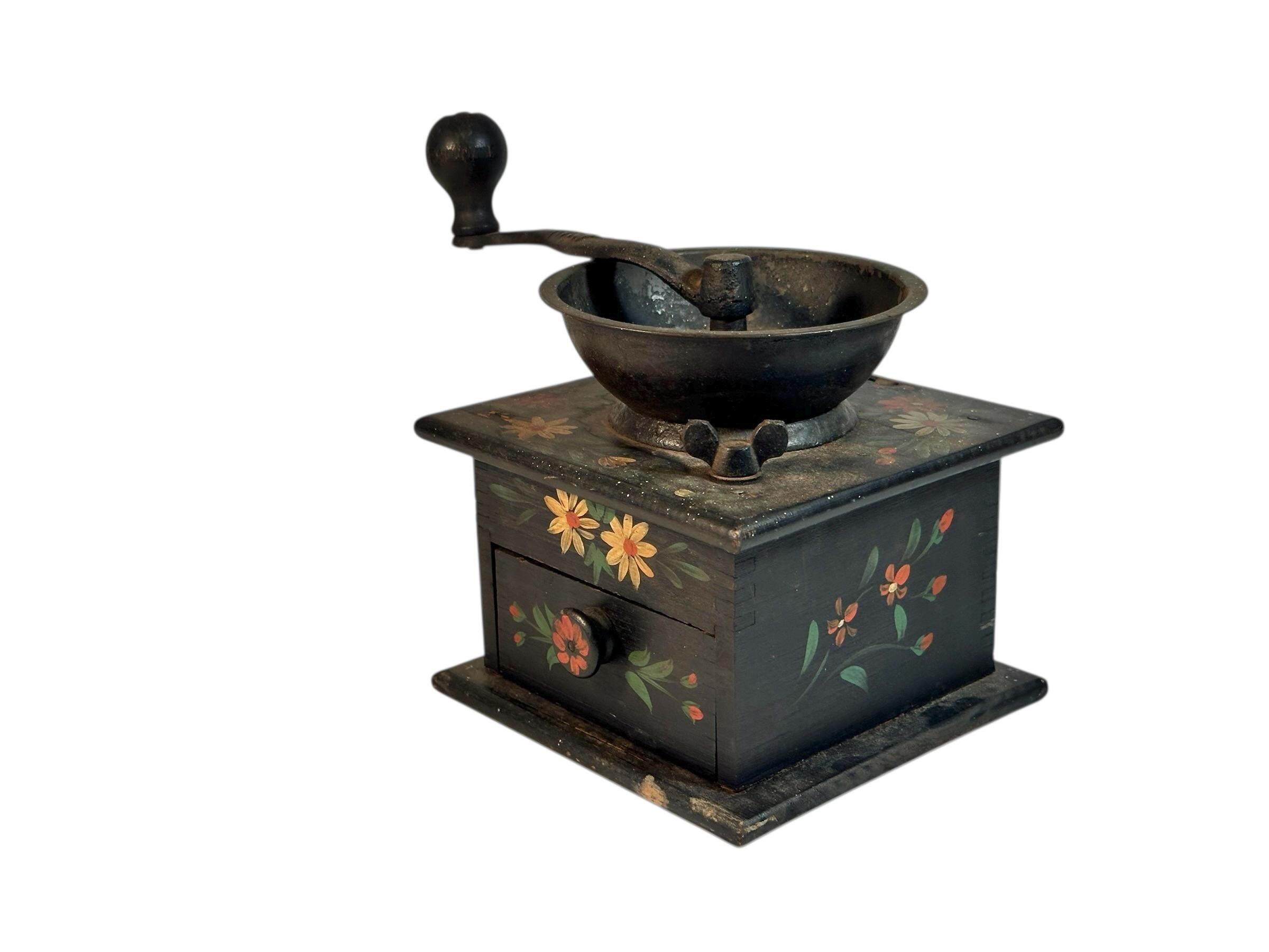 Molinillo de café vintage WHC pintado de negro con flores, madera ensamblada y hierro fundido