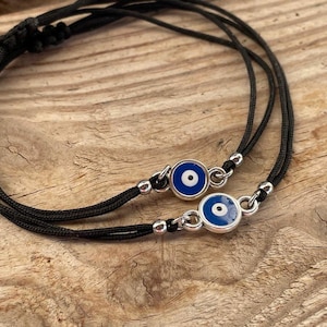 Evil Eye Armband, Emaille Evil Eye Charm auf schwarzer Schnur, Glücksbringer Schmuck, griechisch inspirierter Schutz, minimalistisches Geschenk für Männer und Frauen