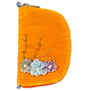 Portagioie/custodia per cucito in velluto color crema arancione/fiori e tralci ricamati a mano/contenitore per orecchini, spilli, aghi