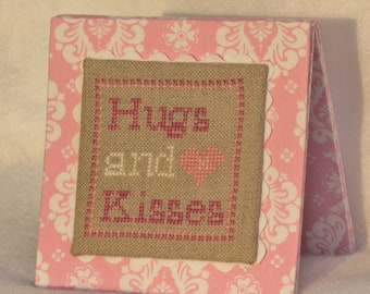 Pantalla de puntos de cruz de abrazos y besos