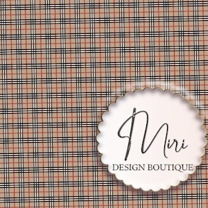 Könnte beinhalten: Beigefarbener Stoff mit einem Karomuster aus sich wiederholenden schwarzen, roten und weißen Linien. Ein weißer, geschwungener Kreis mit dem Text "Miri DESIGN BOUTIQUE" in schwarzer Schrift befindet sich in der unteren rechten Ecke.