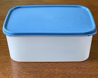 Tupperware #2 Rectangle/Oblong Modular Mate with Blue Seal 1609 1610