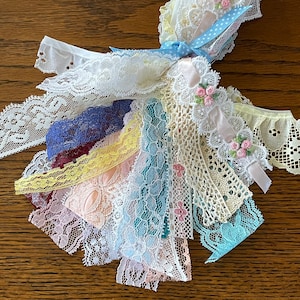 Lace Grab Bag: 40pcs Vintage Lace Snippets for Junk Journals