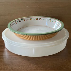 Tupperware Pie - Cupcake - Pizza - Cookie Container - Tupperware 242 224