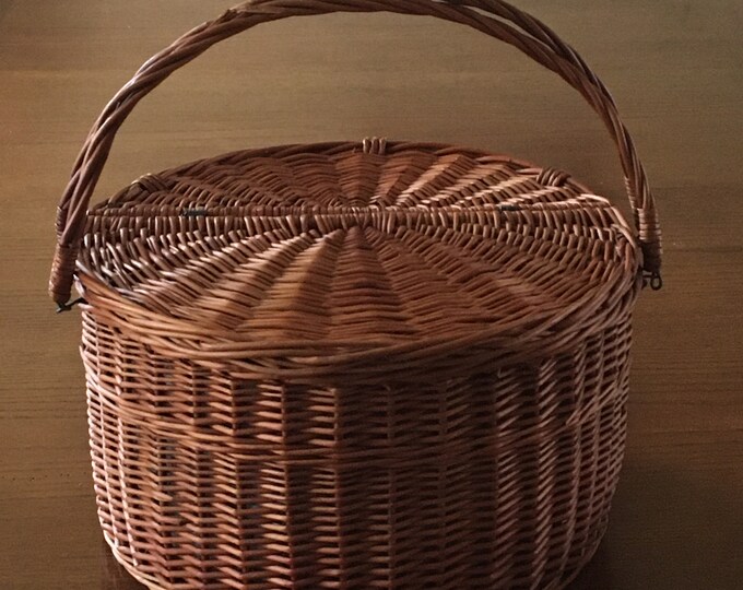 Large Round Wicker Picnic Basket With Hinged Lid and Quilted Liner Etsy
