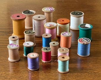 8) Vintage Thread Spools With and Without Thread - 20 Wooden Spools - Sewing Notions - Crafts - Home Decor