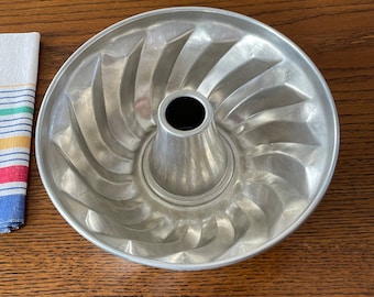 Vintage Aluminum Tube Pan - Swirl Design - Bundt Cake Pan - Jello Mold - Mid Century - Retro Kitchen Decor