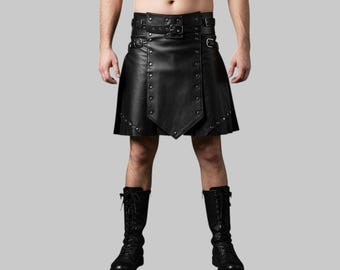 Könnte beinhalten: Ein schwarzer Lederkilt mit Nietenmuster und mehreren Schnallen. Der Kilt wird mit schwarzen Stiefeln getragen.