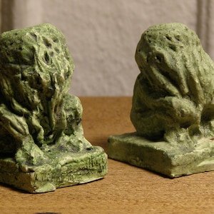 Miniature Cthulhu Figures in Magical Pairs