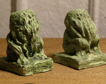 Miniature Cthulhu Figures in Magical Pairs