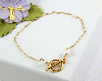 Gold Filled Toggle Bracelet,Freshwater Pearl Layering Bracelet,Minimalist Bracelet,Gold Filled Layering Bracelet,June Birthstone