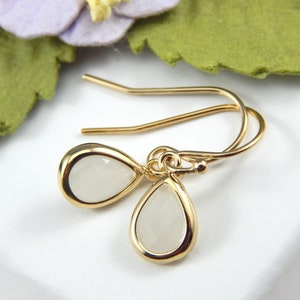 June Birthstone Earrings,Gold Moonstone Earrings,June Birthstone,June Birthday Gift,Moonstone Drop Earrings