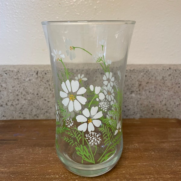 Vintage Anchor Hocking drinking glass with daisy design