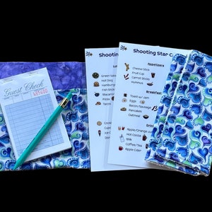 Conjunto de avental infantil de garçonete/garçom - corações em azul - roxo fingir brincar de restaurante, brincar de cozinha, cardápios de fingir, meio avental infantil