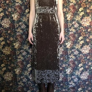 90s velvet prom dress Vintage 90s Black Velvet Gothic Prom Dress by Jones New York – Odd Faery main image 1