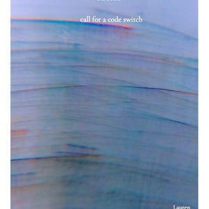 Op de afbeelding: Een blauwe en paarse abstracte afbeelding met de tekst "TETRIS call for a code switch" en de tekst "Lauren photography, Yuichiro" onderaan.