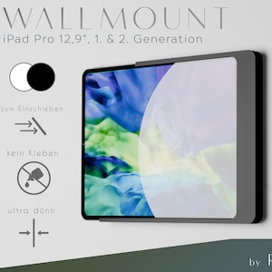 Könnte beinhalten: Eine schwarze und graue Wandhalterung für ein iPad Pro 12,9" (1. und 2. Generation). Das Bild zeigt den Bildschirm des iPads in der Halterung. Der Text enthält "WALLMOUNT" und "ultra dünn". Die Halterung wird eingesetzt, nicht geklebt und ist ultradünn.