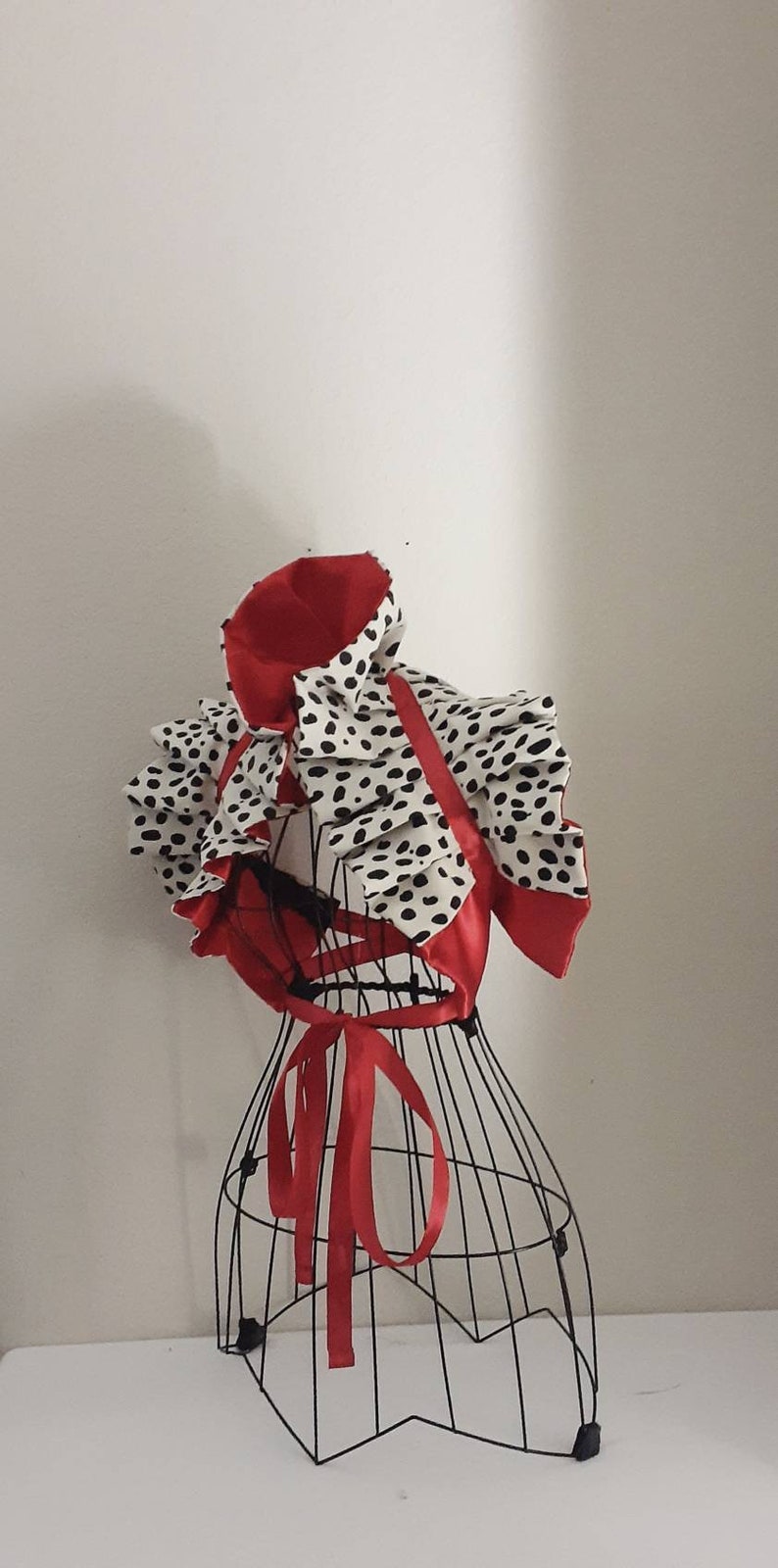 Dramatic collar shrug Cosplay dance costume Dalmatian Cruella de Vil Carnival Ringmaster Burlesque Manga Burningman Circus