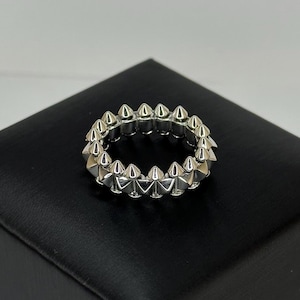 14k Gold Spike Ring, Geometrische Pyramide Band, Gold Statement Ring, Einzigartiger Edgy Schmuck für Frauen, Moderne Gold Stapelring, Muttertag