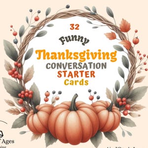 Pode incluir: Conjunto de cartões de início de conversa de Ação de Graças com uma coroa de folhas e bagas. Os cartões apresentam três abóboras laranja e o texto "32 Funny Thanksgiving Conversation Starter Cards" em uma fonte decorativa.