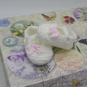 Crochet Mary Jane Style Baby Shoes with Bows, nb to 6-9 months sizes, color choices