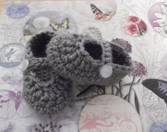 Crochet Mary Jane Style Baby Shoes - preemie to 6-9 month sizes