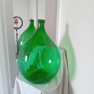 Classica damigiana italiana. Verde vintage 54 litri. Complemento d'arredo decorativo immagine 8