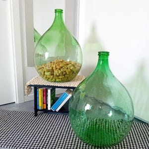 Classica damigiana italiana. Verde vintage 54 litri. Complemento d'arredo decorativo immagine 1