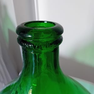 Classica damigiana italiana. Verde vintage 54 litri. Complemento d'arredo decorativo immagine 7