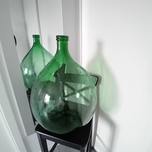 Classica damigiana italiana. Verde vintage 54 litri. Complemento d'arredo decorativo immagine 3