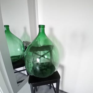 Classica damigiana italiana. Verde vintage 54 litri. Complemento d'arredo decorativo immagine 5