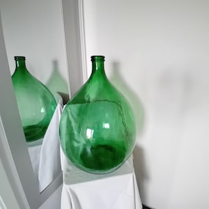 Classica damigiana italiana. Verde vintage 54 litri. Complemento d'arredo decorativo immagine 2